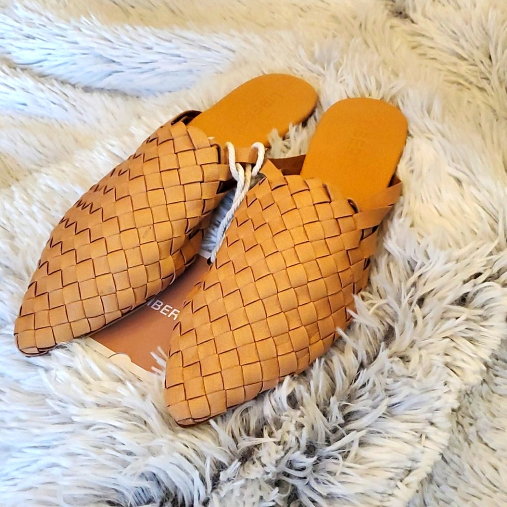 NWT Prague Woven Mule